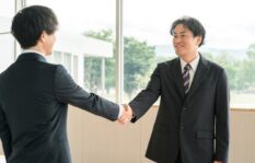 老舗企業と契約するメリット・デメリットは何か