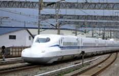 パートナーが新幹線内で浮気相手と2人だった？確認する方法は？