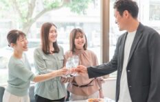 ホームパーティーの参加者の中に浮気相手が？見極め方は？