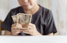 浮気相手の子どもに多額のお小遣い！どう対処すべき？